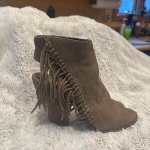 Dolce Vita open toe heel 4" booties with fringe design, women's 7.5, brown